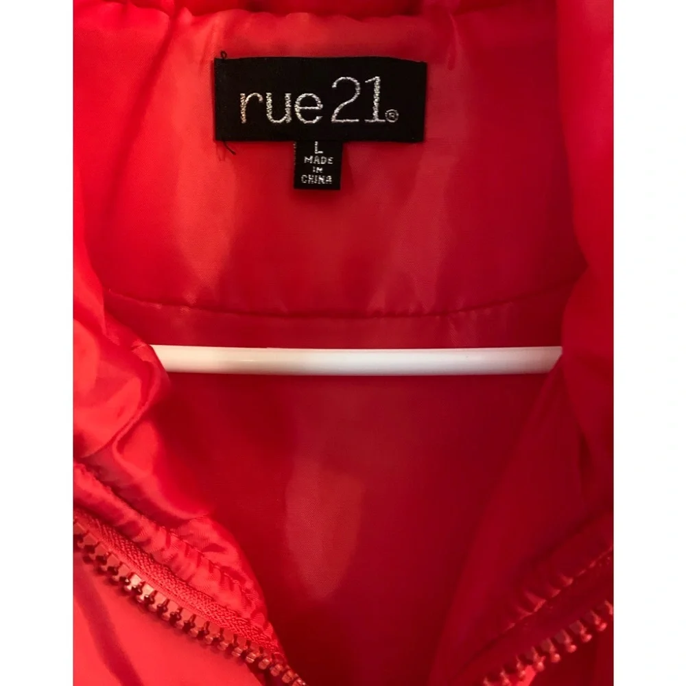 Rue 21 Puff Vest (Ladies) - Picture 3 of 4